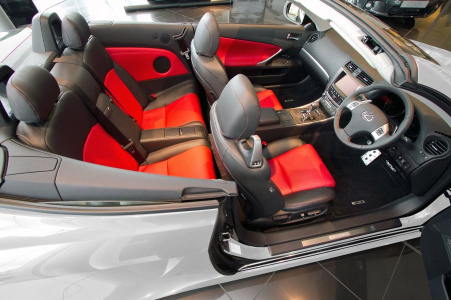  Lexus IS250C Limited Edition 2011 года  (фото 11 из 12)